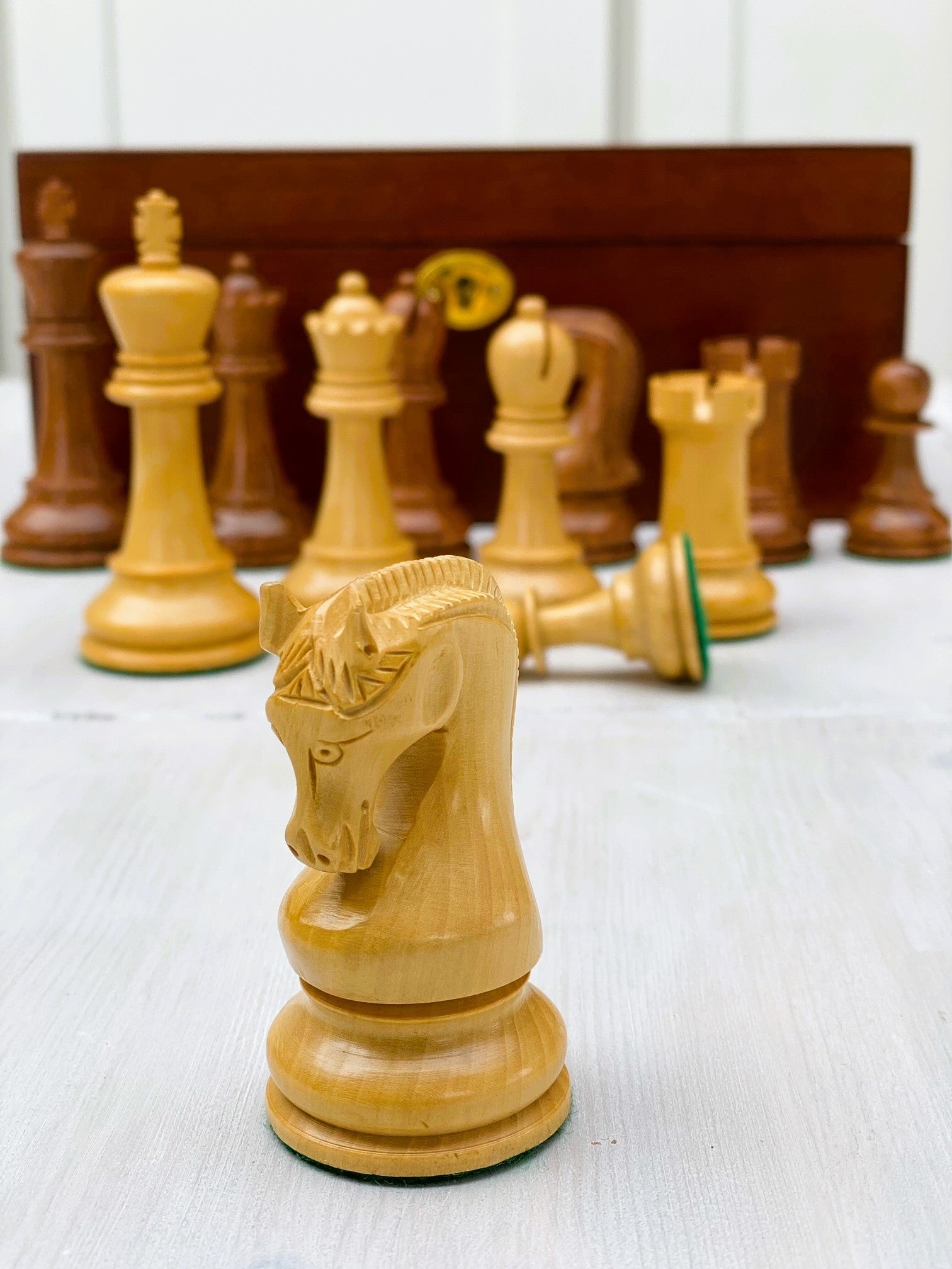 Leningrad Acacia Chess Pieces & Mahogany Box - Official Staunton™